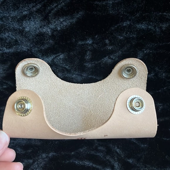 Jon Hart leather luggage handle cover - Picture 4 of 4